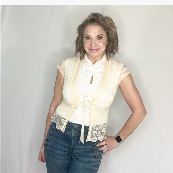 creative design works, inc. Tops - CREAM LACE SHRUG
